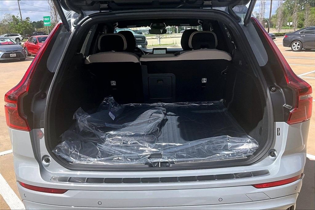 New 2026 Volvo XC60 B5 Plus w/ Protection Package Premier AWD/4WD image 45