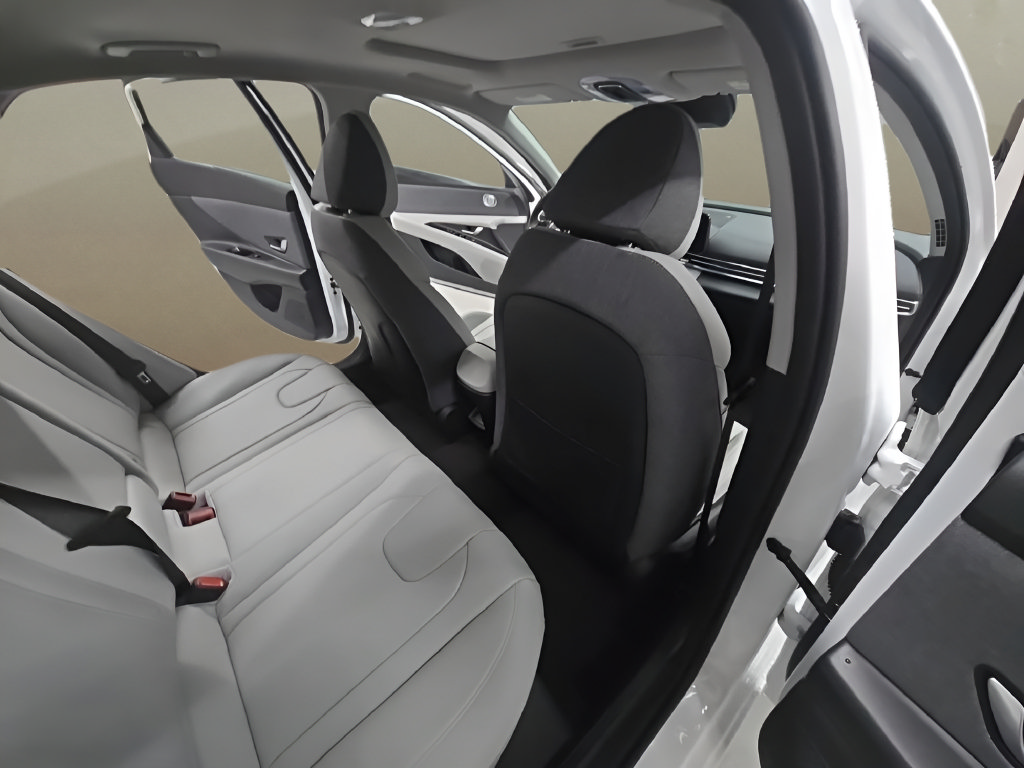 New 2026 Hyundai Elantra Limited FWD image 23