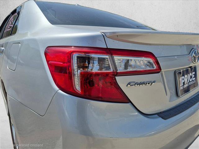 Used 2014 Toyota Camry SE FWD image 13