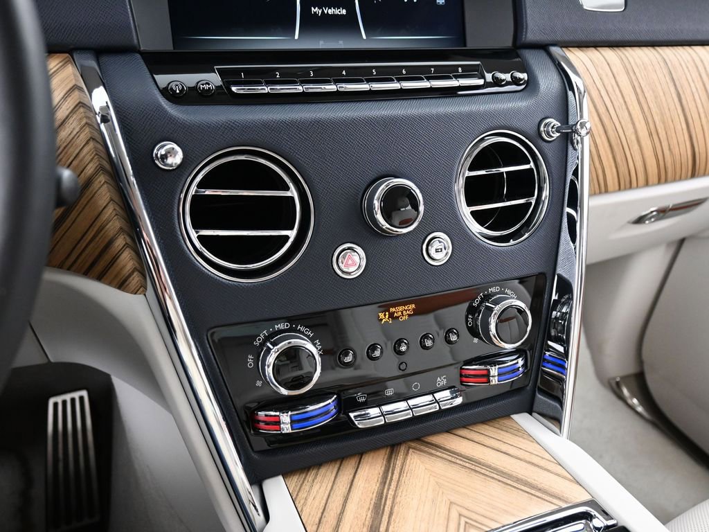 Certified 2024 Rolls-Royce Cullinan AWD/4WD image 22