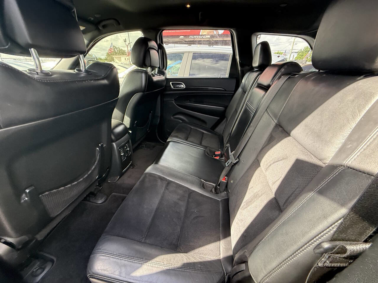 Used 2018 Jeep Grand Cherokee Laredo image 10