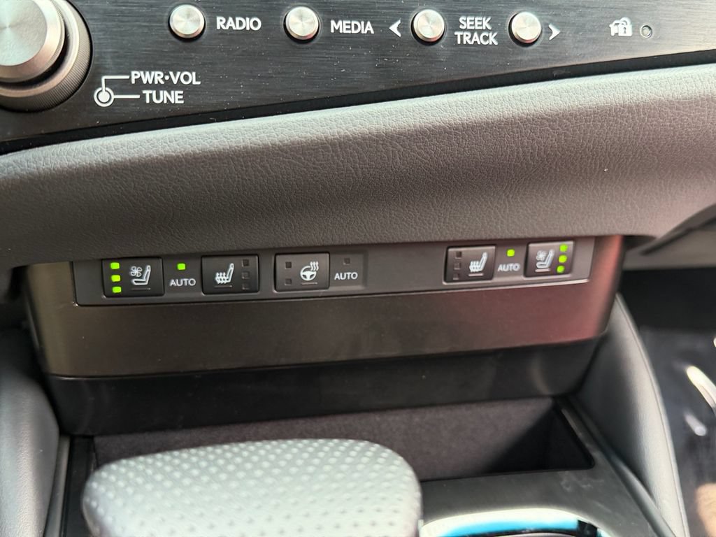 Certified 2024 Lexus ES 350 F Sport w/ Accessory Package (Z2) FWD image 30