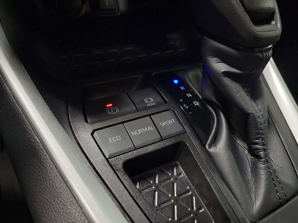 Used 2022 Toyota RAV4 LE image 15