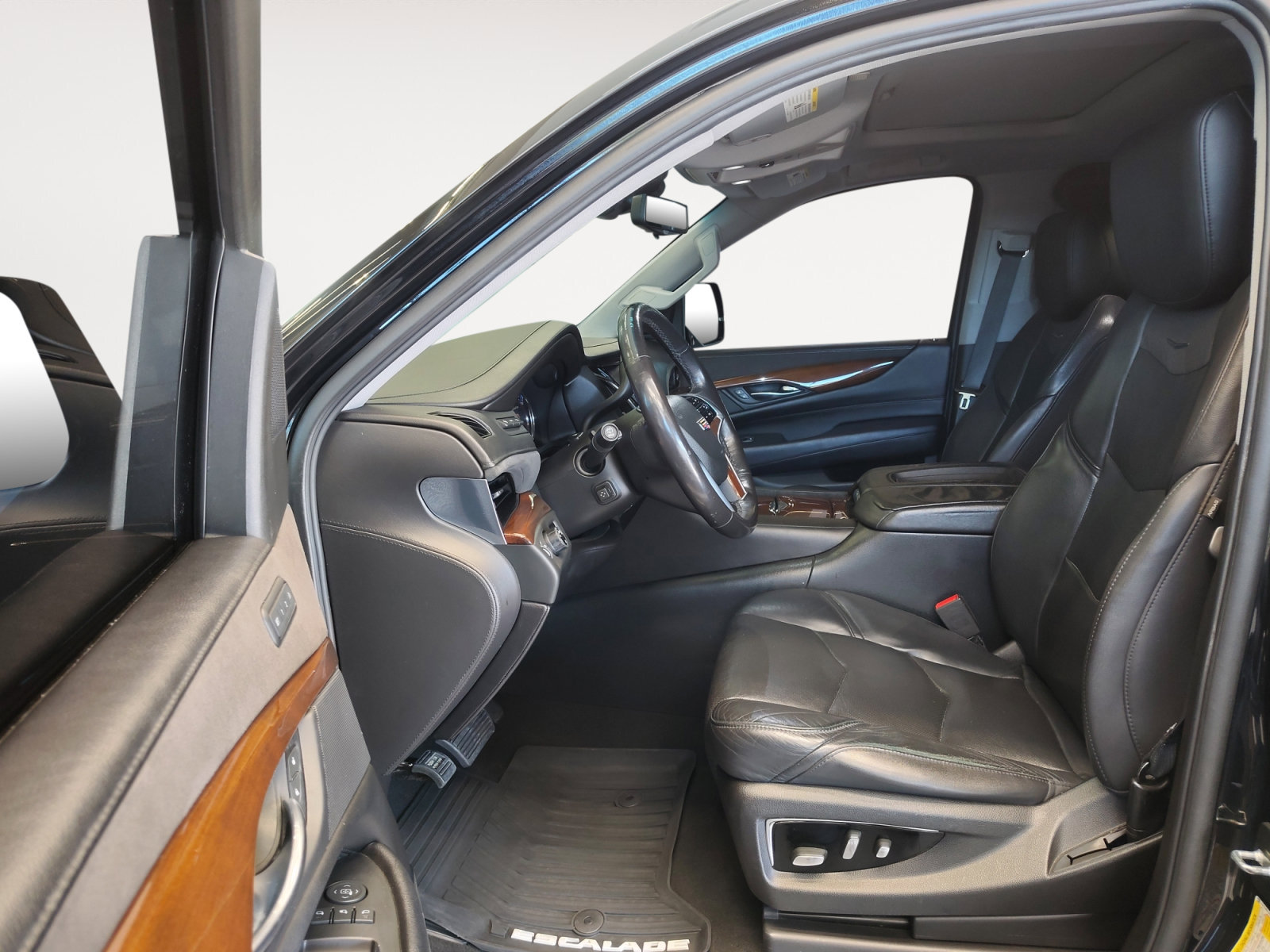 Used 2018 Cadillac Escalade Luxury w/ LPO, Radiant Package RWD image 23