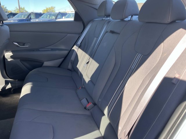 Certified 2025 Hyundai Elantra SEL FWD image 17