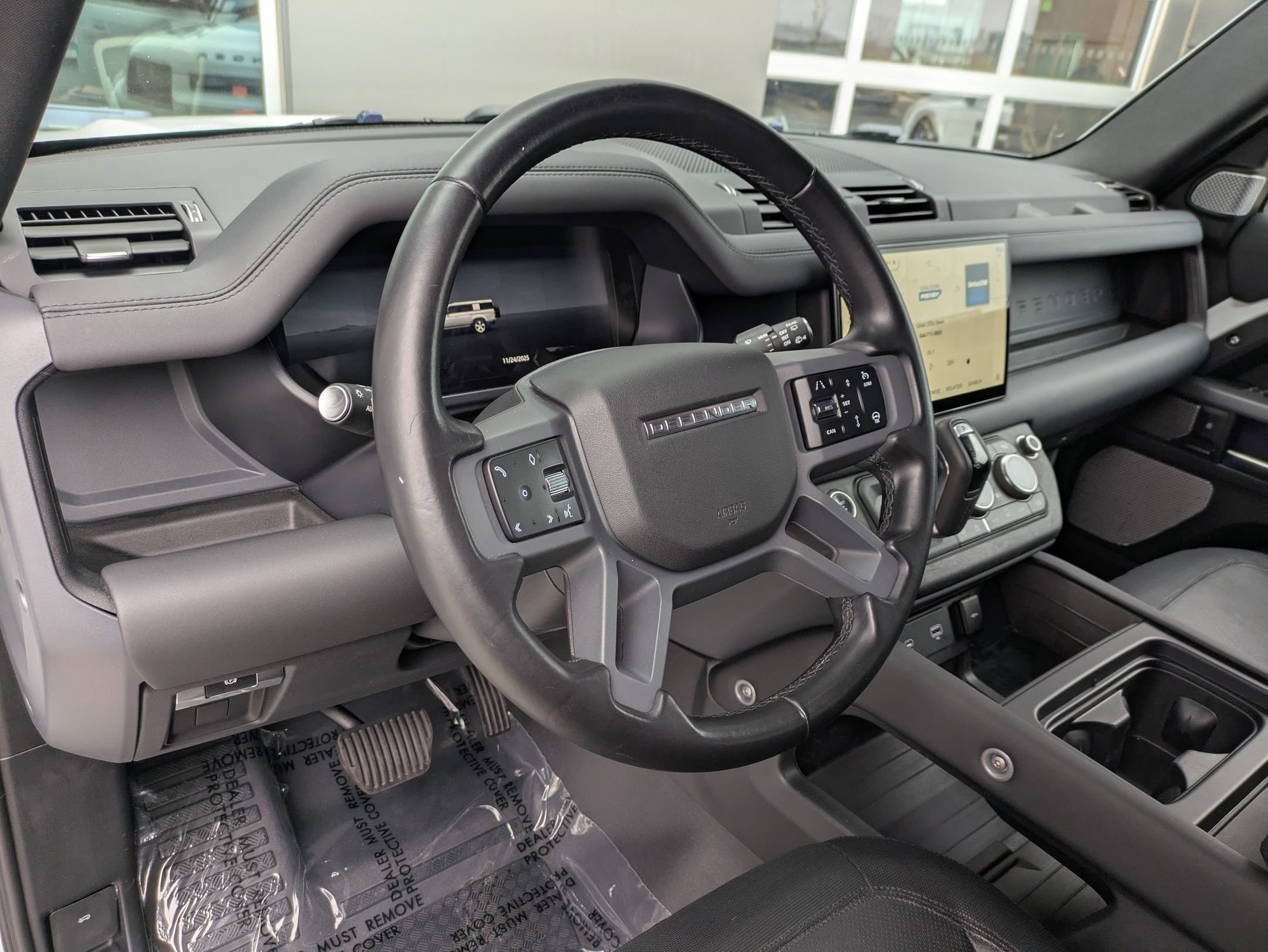 Used 2024 Land Rover Defender 130 X-Dynamic SE image 12