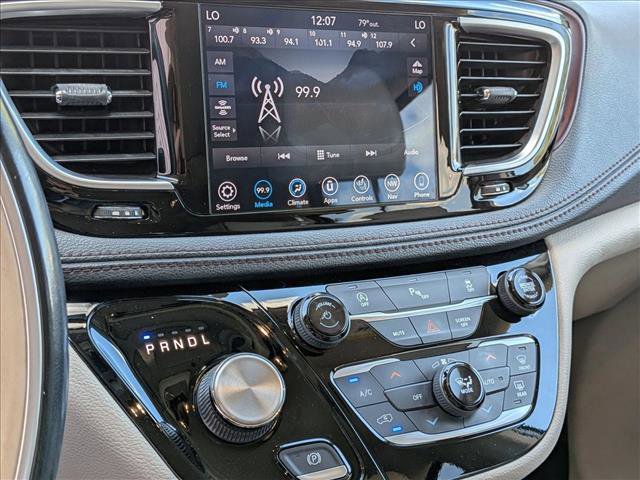 Used 2019 Chrysler Pacifica Limited image 5