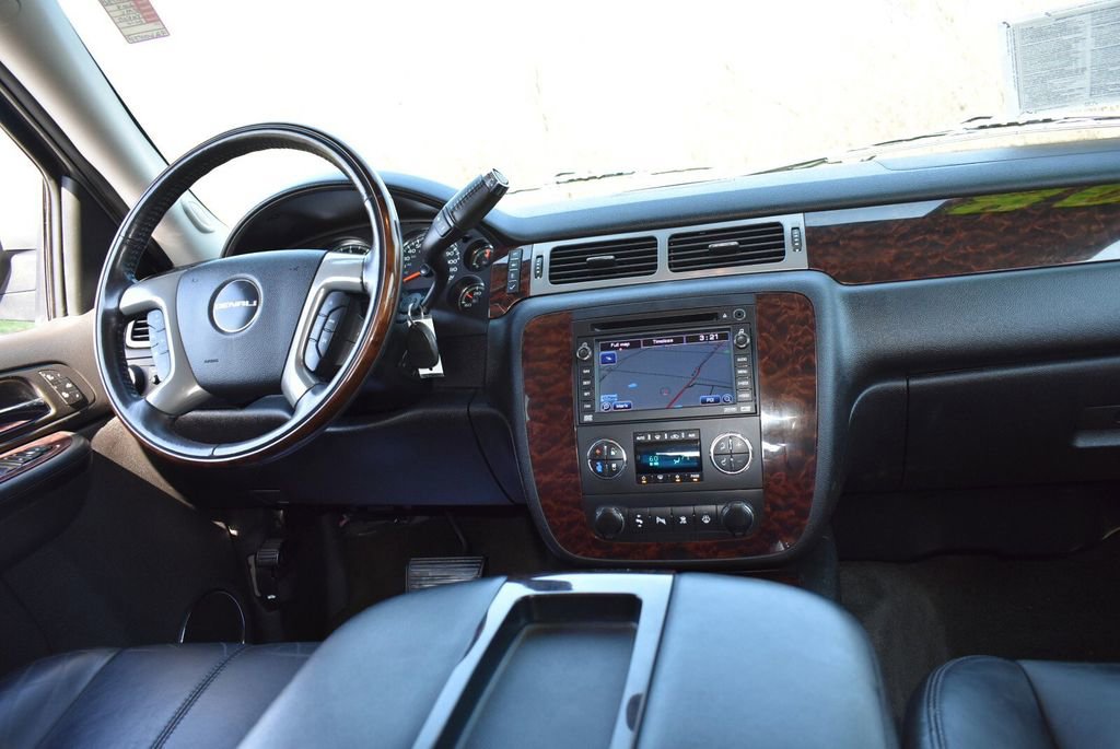 Used 2008 GMC Yukon Denali image 37