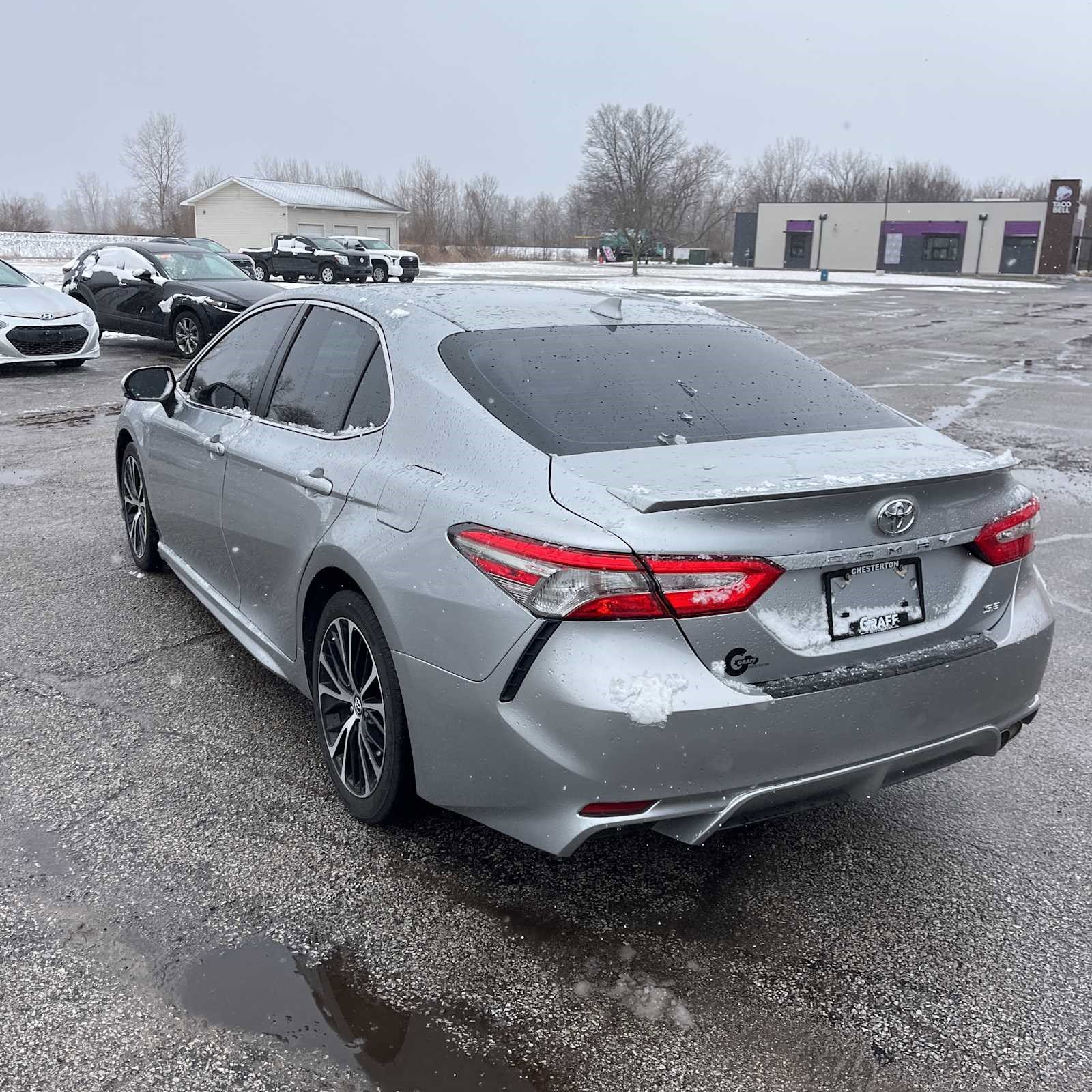 Used 2019 Toyota Camry SE image 3