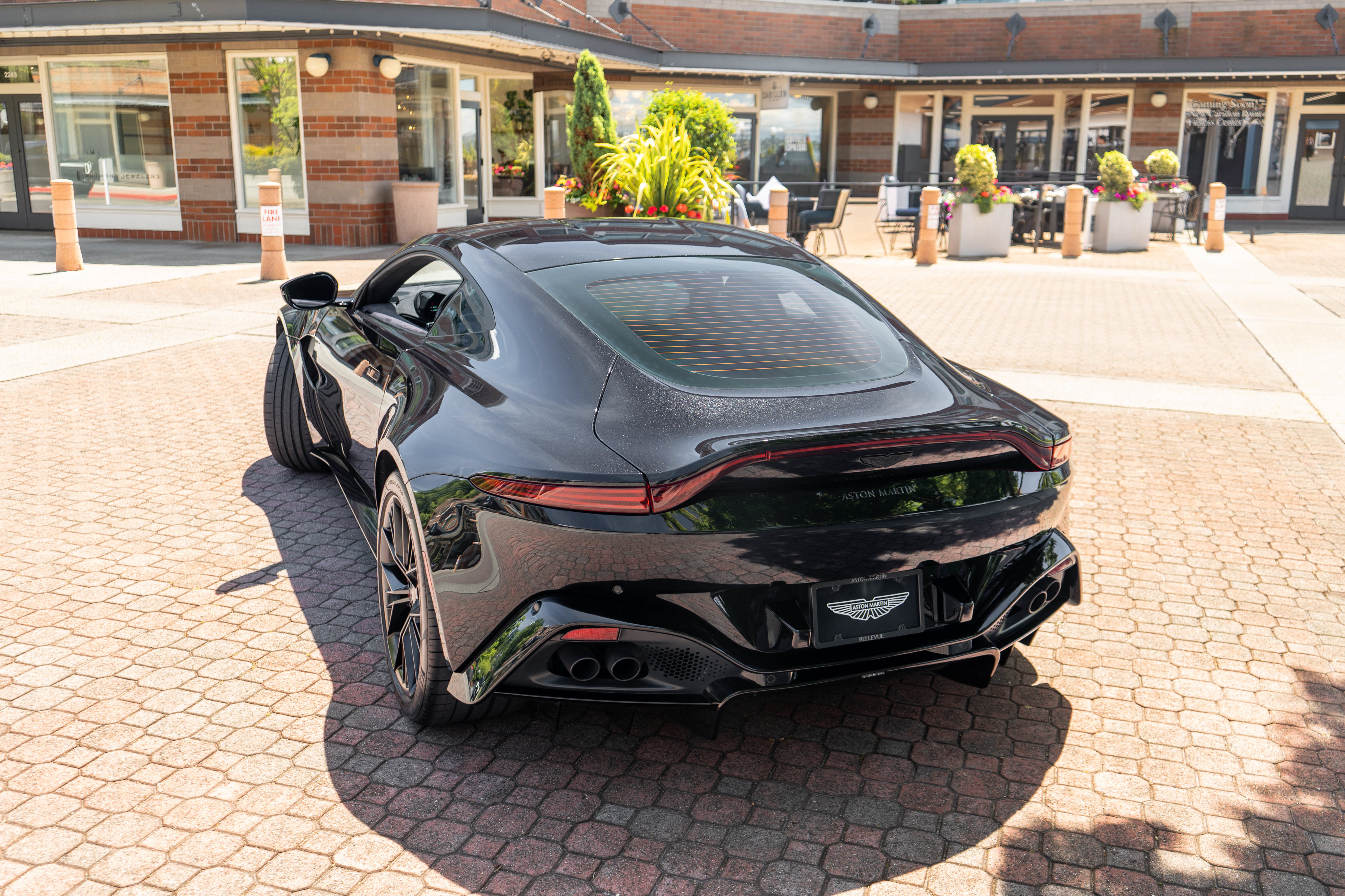 Used 2021 Aston Martin V8 Vantage Coupe RWD image 37