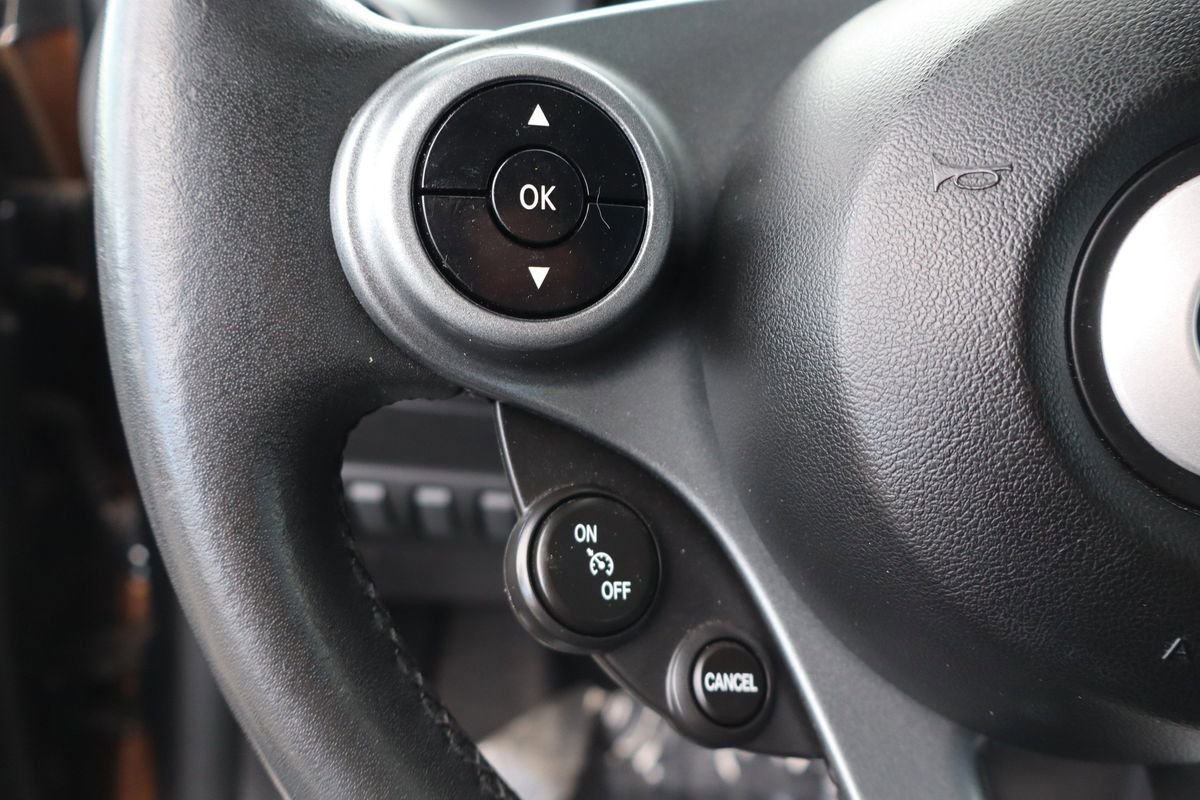 Used 2016 smart fortwo passion image 12