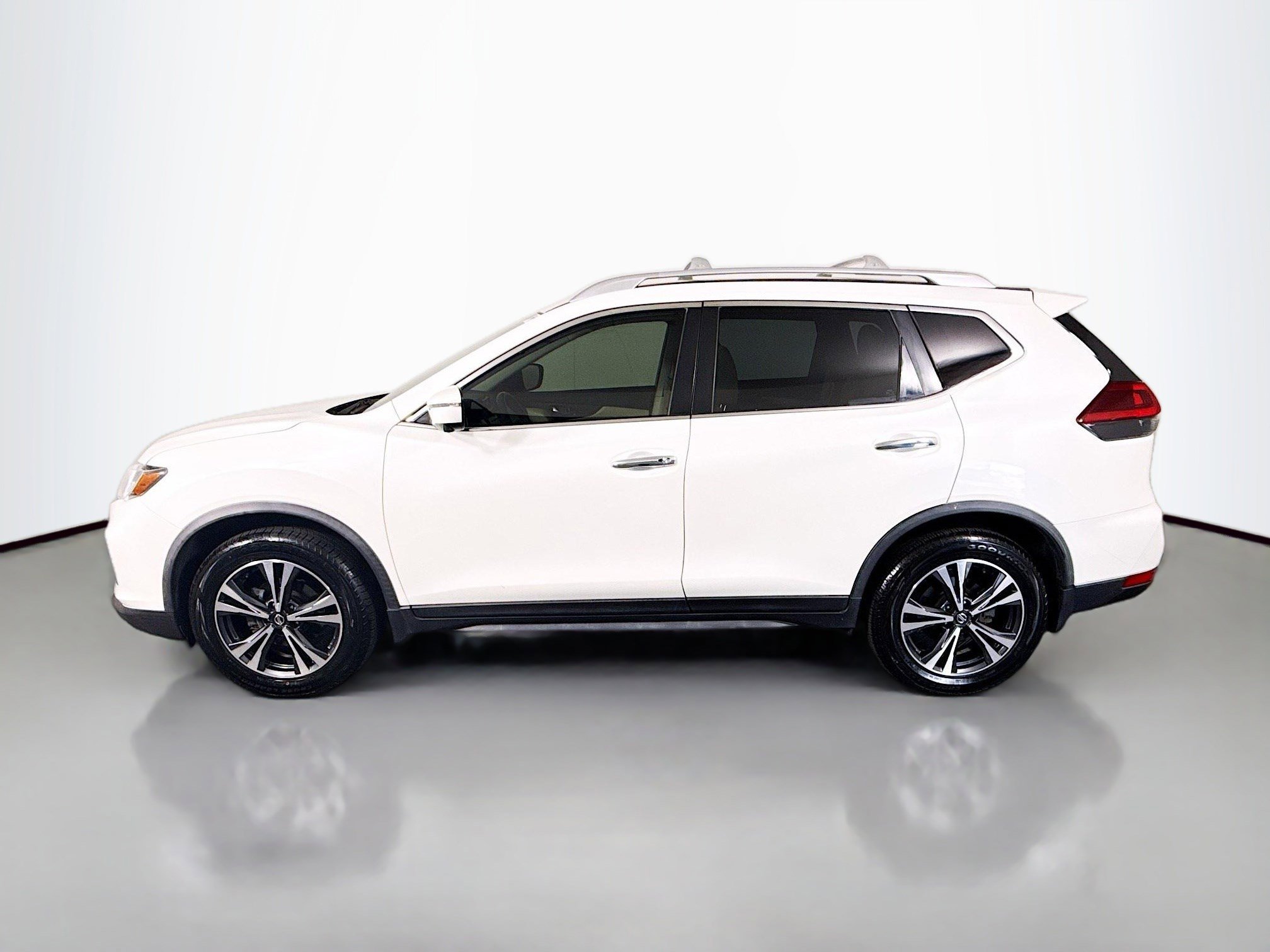 Used 2019 Nissan Rogue SV w/ Premium Package image 6