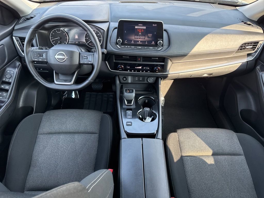 Used 2025 Nissan Rogue SV FWD image 13
