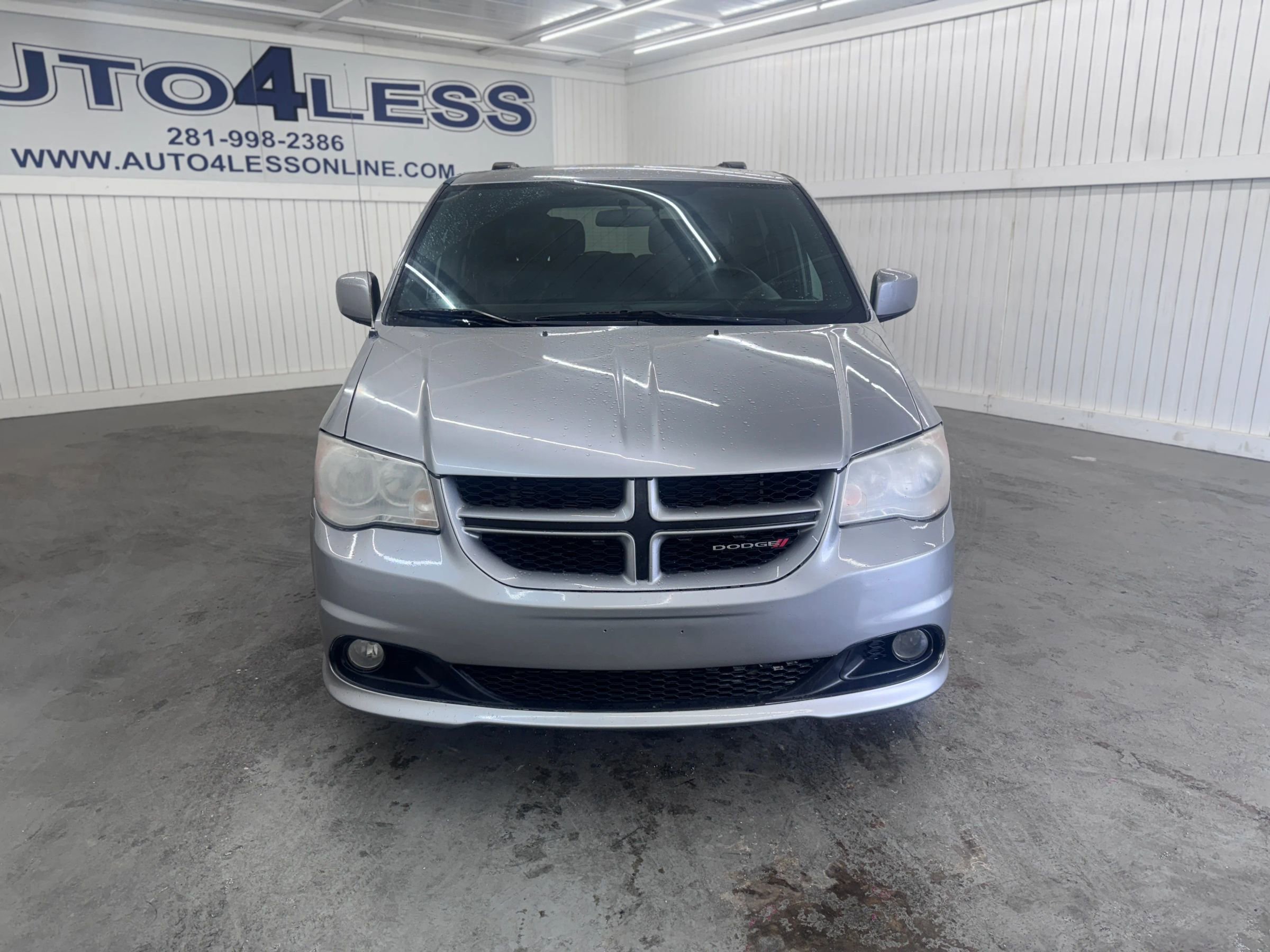 Used 2016 Dodge Grand Caravan R/T image 2