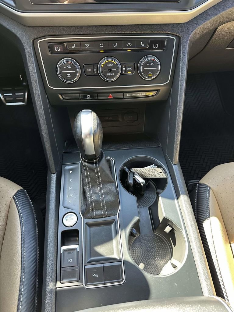 Used 2021 Volkswagen Atlas Cross Sport SE image 19