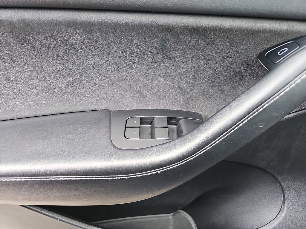 Used 2022 Tesla Model Y Performance image 32