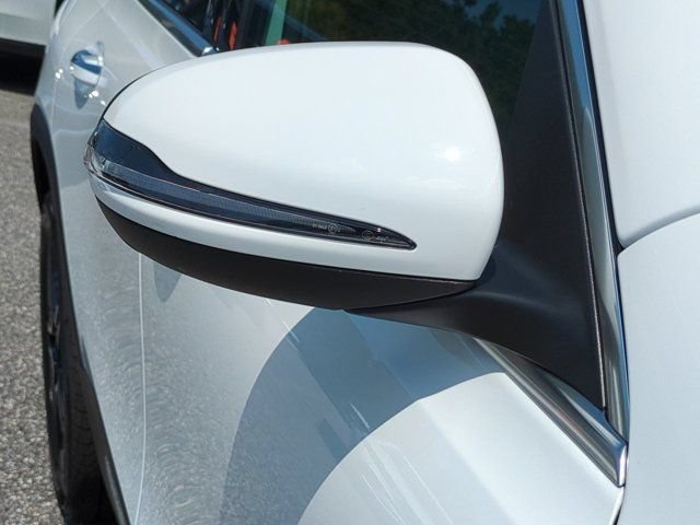 Used 2026 Mercedes-Benz GLB 250 4MATIC image 12
