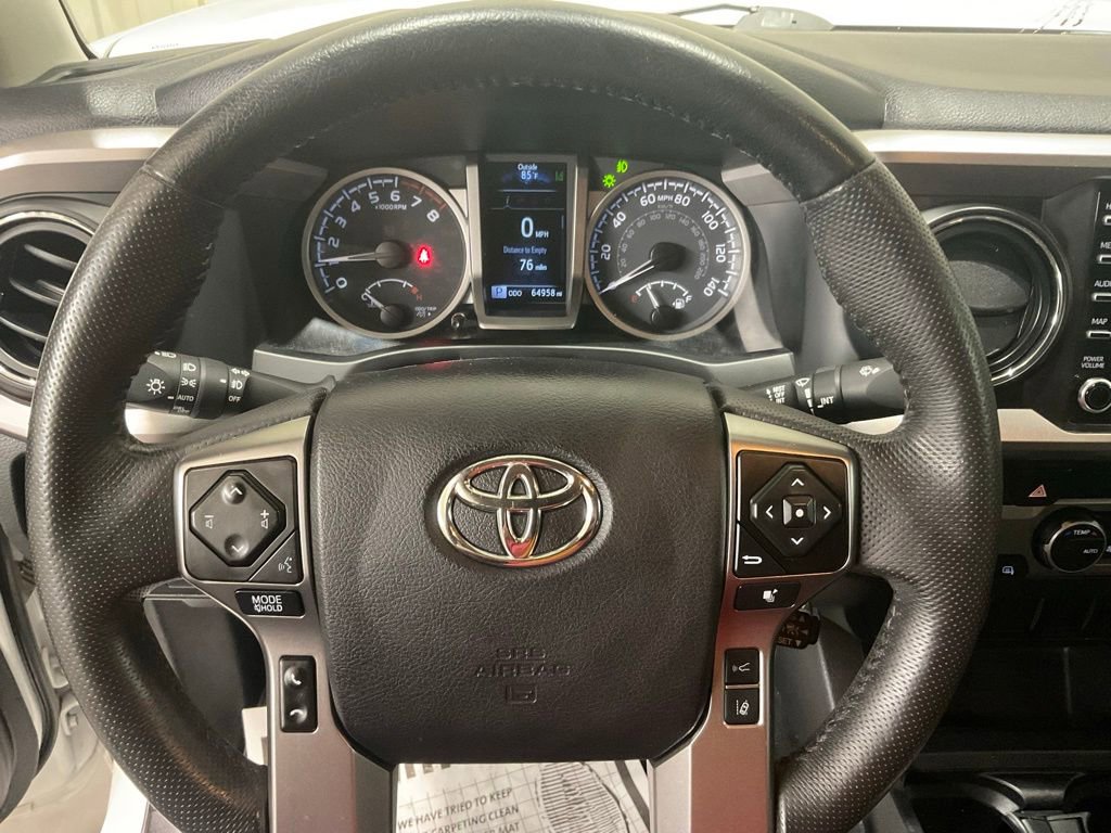 Used 2022 Toyota Tacoma SR5 AWD/4WD image 16