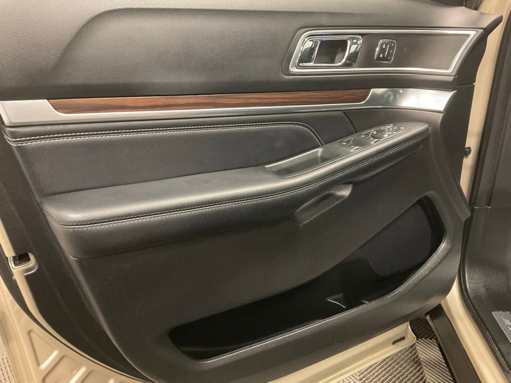 Used 2017 Ford Explorer Limited w/ Equipment Group 301A image 9