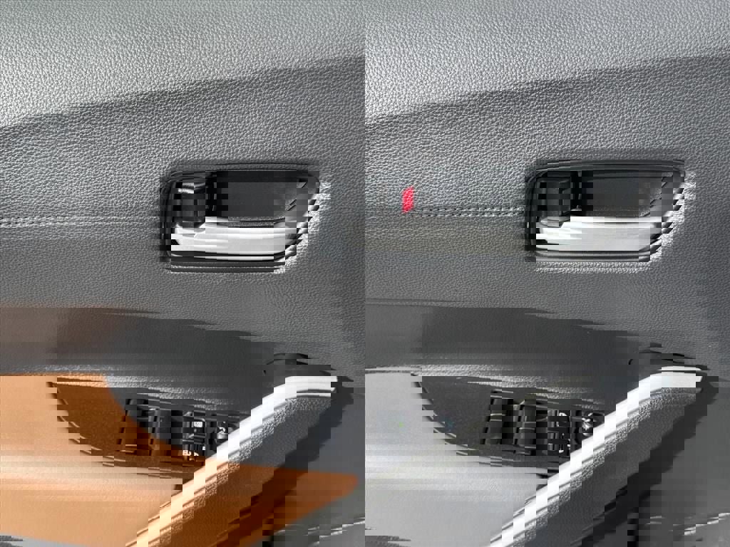 Used 2026 Toyota Corolla Cross XLE w/ Black Badges Package (TMS) image 17