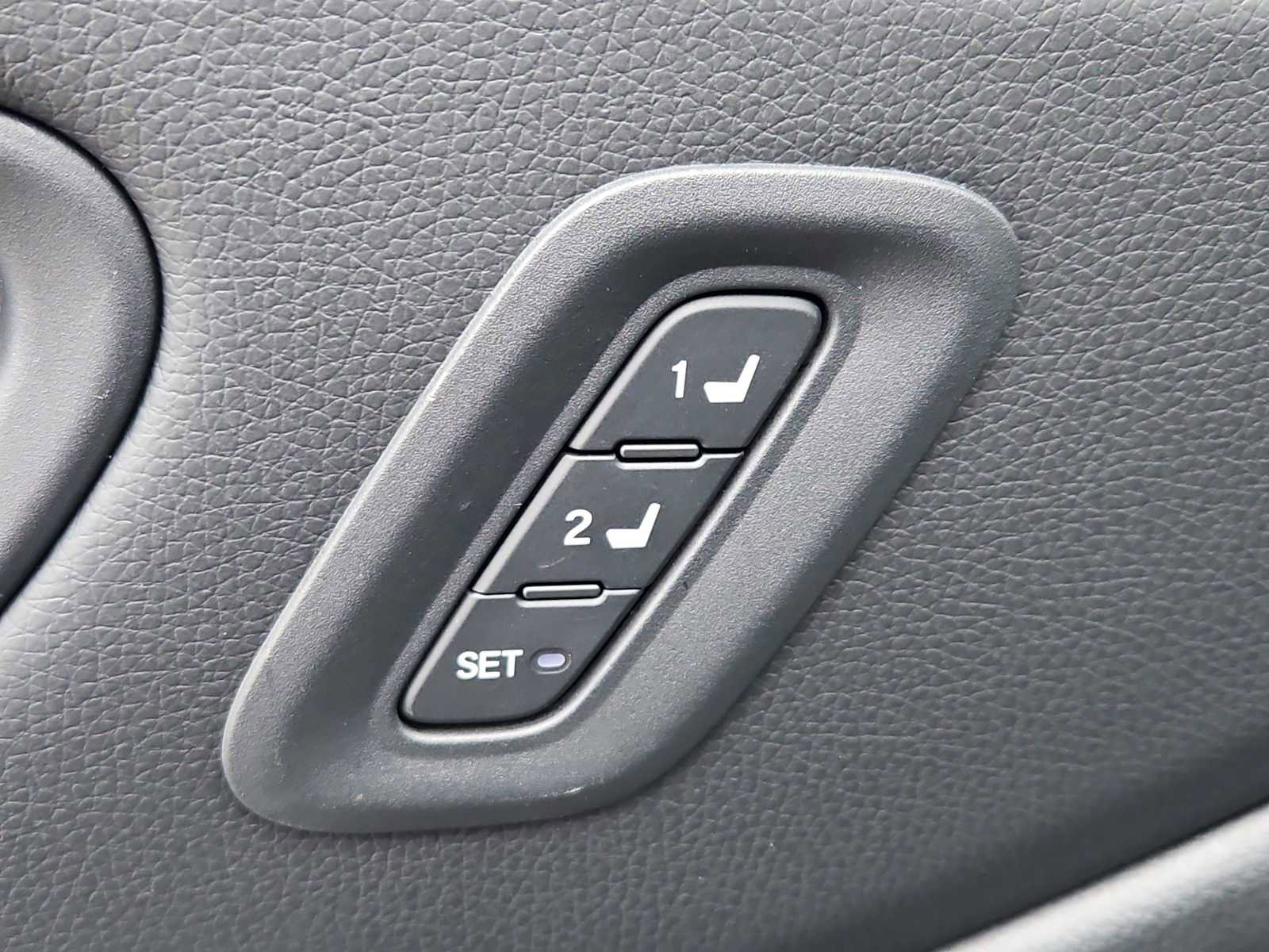 Certified 2025 Honda Pilot Touring image 14