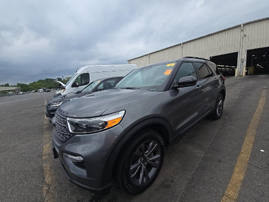 Used 2023 Ford Explorer XLT w/ Equipment Group 202A AWD/4WD image 3