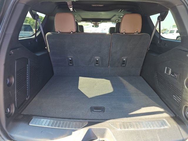 Used 2023 Chevrolet Suburban High Country image 18