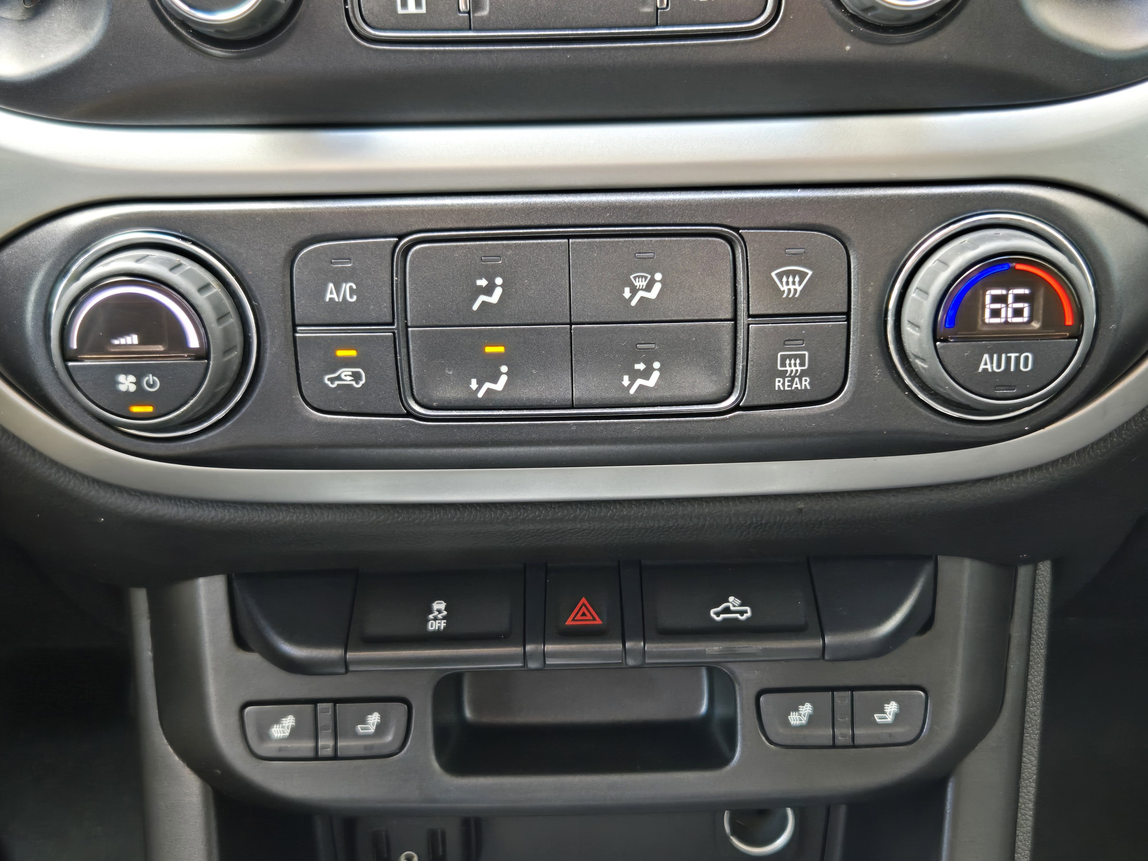 Used 2022 Chevrolet Colorado LT w/ Luxury Package image 14