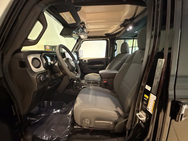 New 2025 Jeep Gladiator Sport AWD/4WD image 10