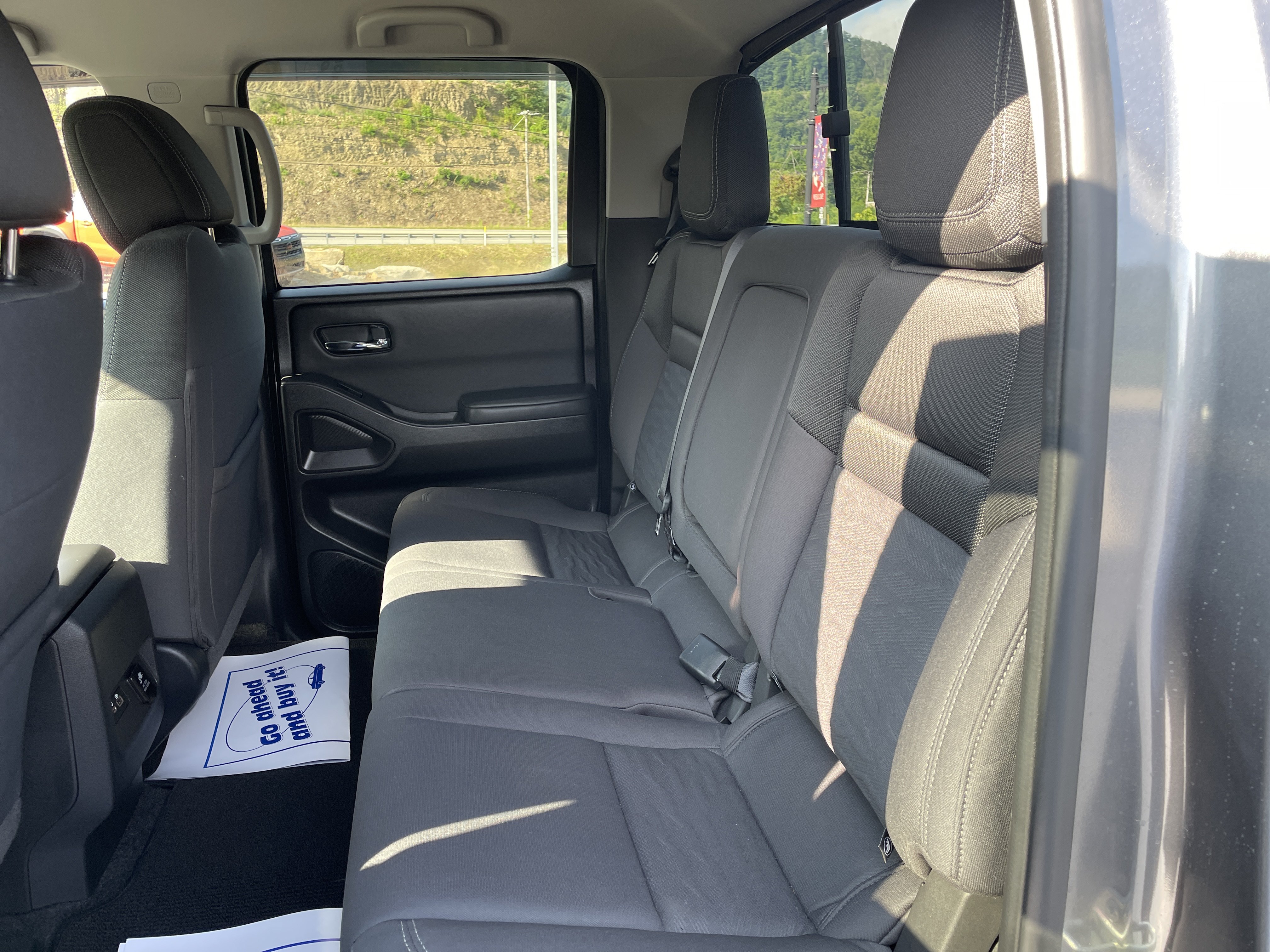 Used 2022 Nissan Frontier SV AWD/4WD image 24