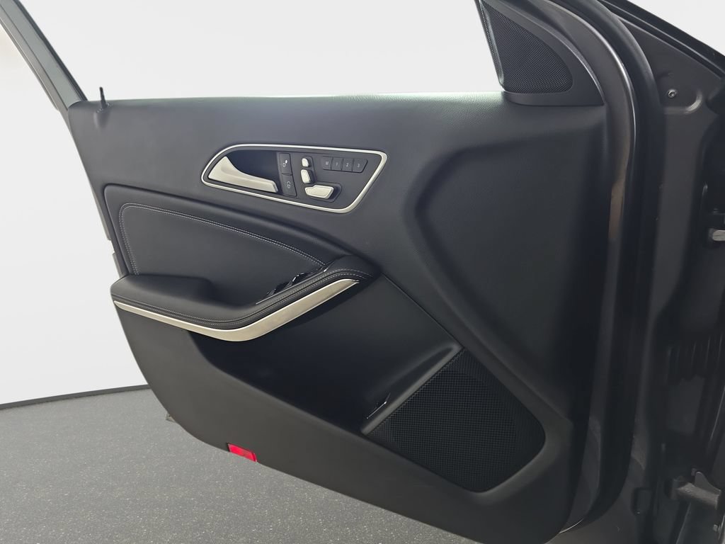 Used 2018 Mercedes-Benz GLA 250 image 30