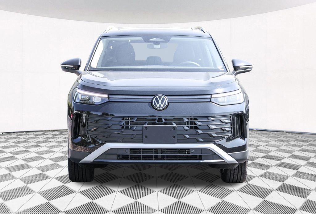 Used 2025 Volkswagen Tiguan SE image 8