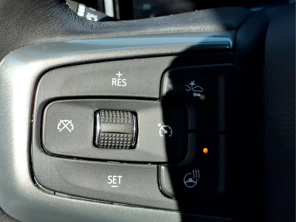 Used 2022 Chevrolet Silverado 1500 LT AWD/4WD image 20