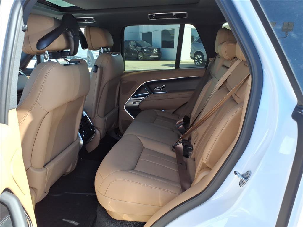New 2026 Land Rover Range Rover SE image 13