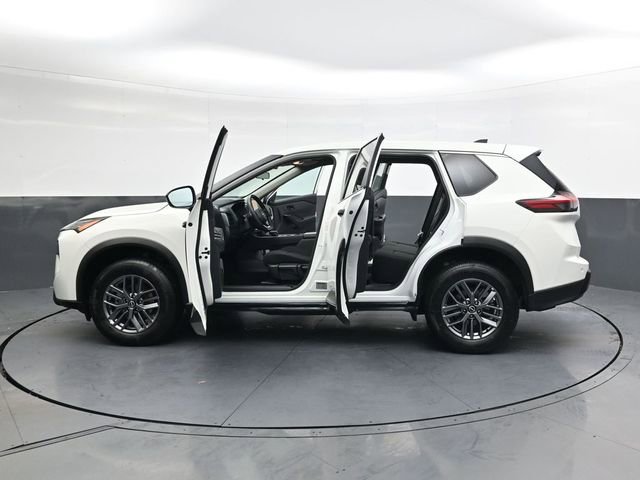 Used 2024 Nissan Rogue S image 38