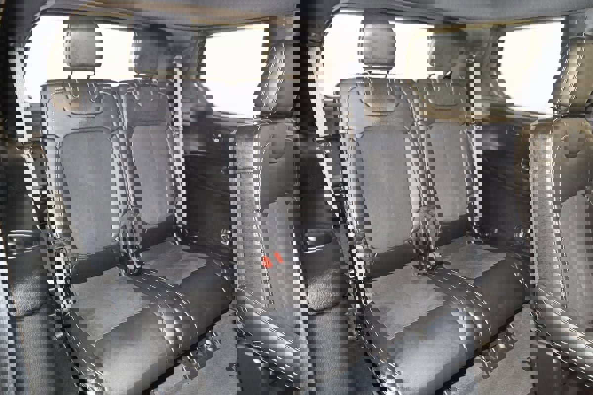 Used 2023 Jeep Grand Cherokee L Laredo image 13