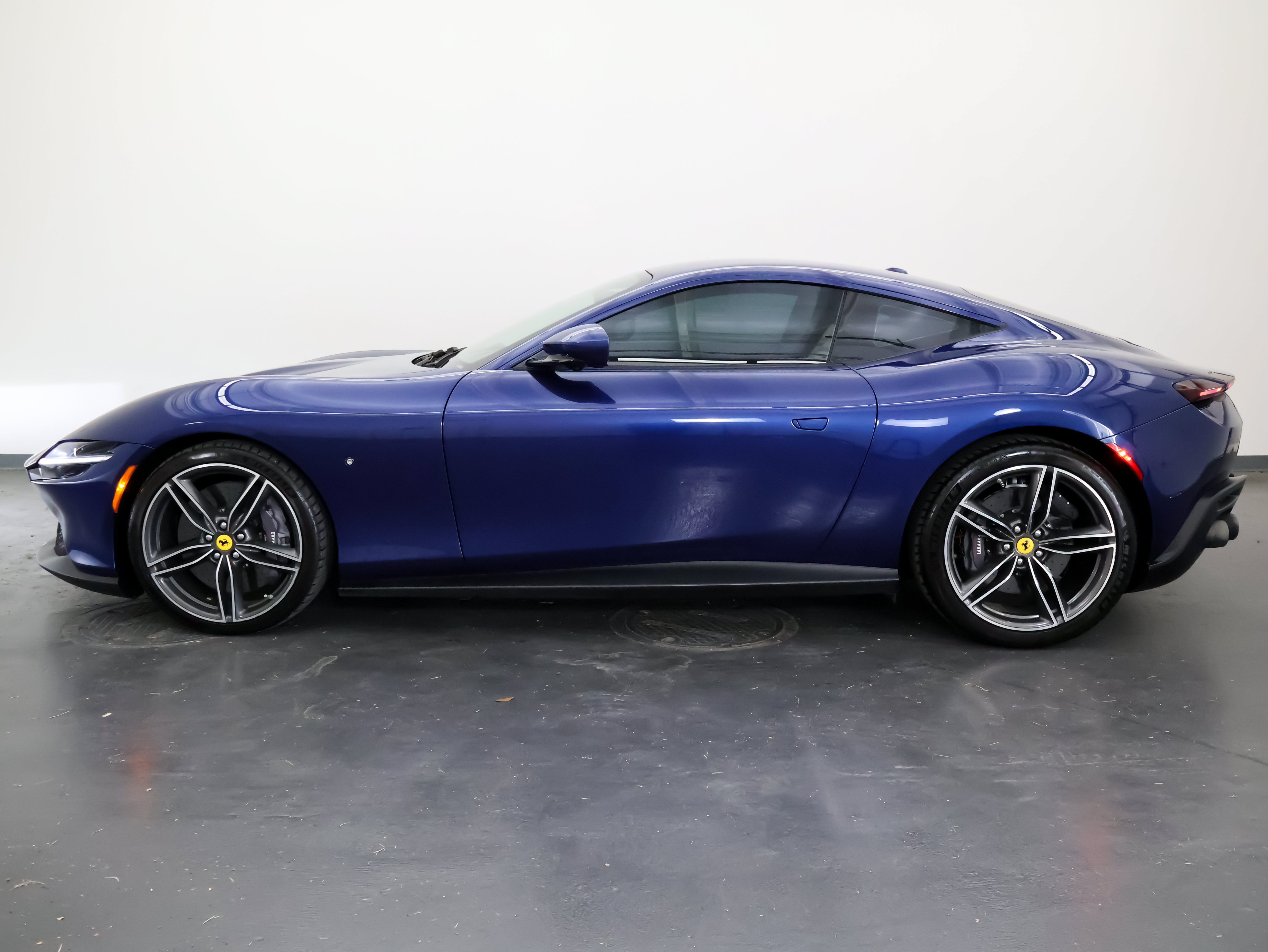 Used 2021 Ferrari Roma RWD image 5