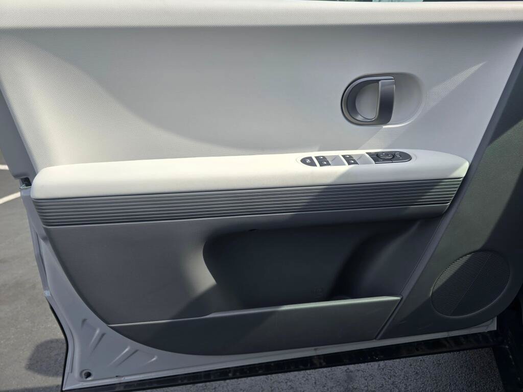 New 2025 Hyundai Ioniq 5 SE AWD/4WD image 29