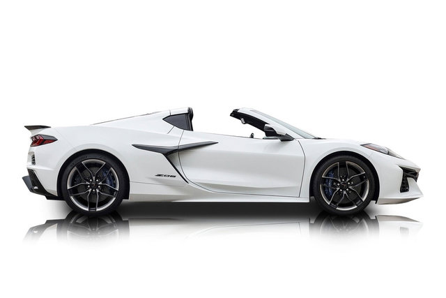 Used 2026 Chevrolet Corvette Z06 w/ Stealth Interior Trim Package RWD image 2