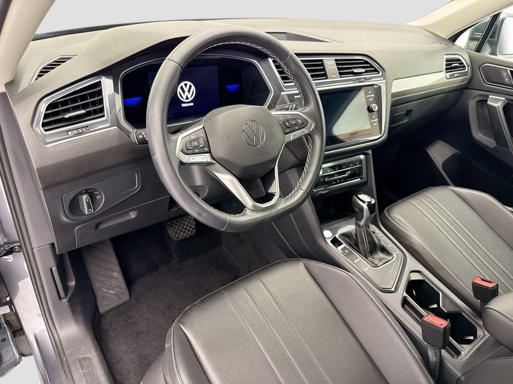 Used 2023 Volkswagen Tiguan SE FWD image 9
