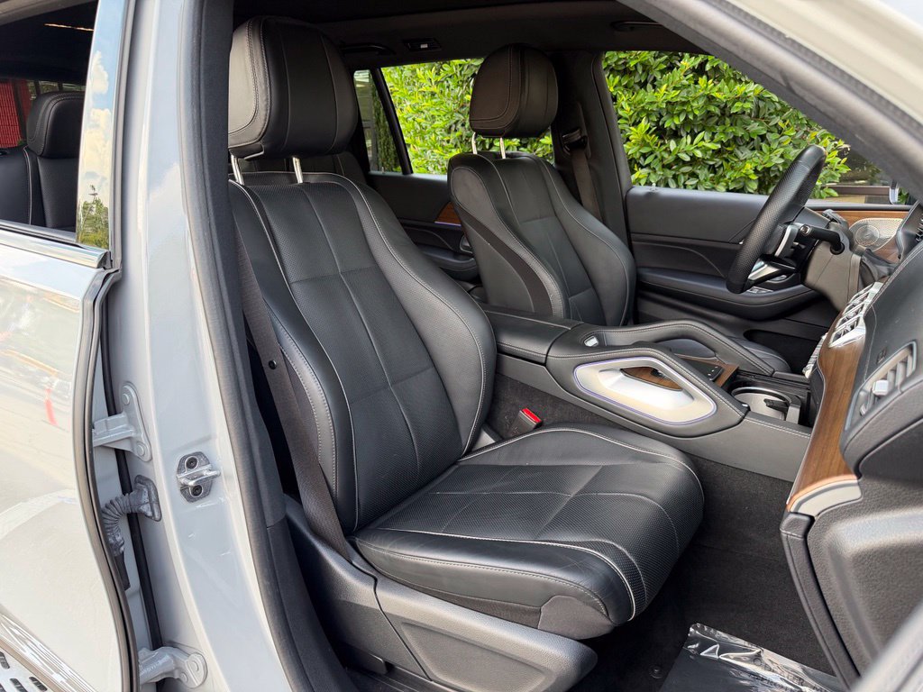 Used 2024 Mercedes-Benz GLS 580 4MATIC image 34