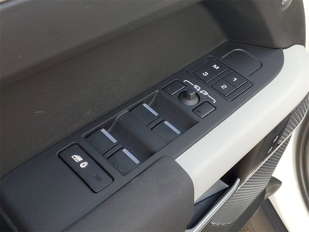 Used 2023 Land Rover Defender 110 S image 11