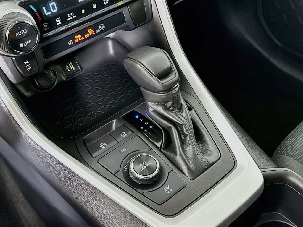 Certified 2024 Toyota RAV4 LE AWD/4WD image 19
