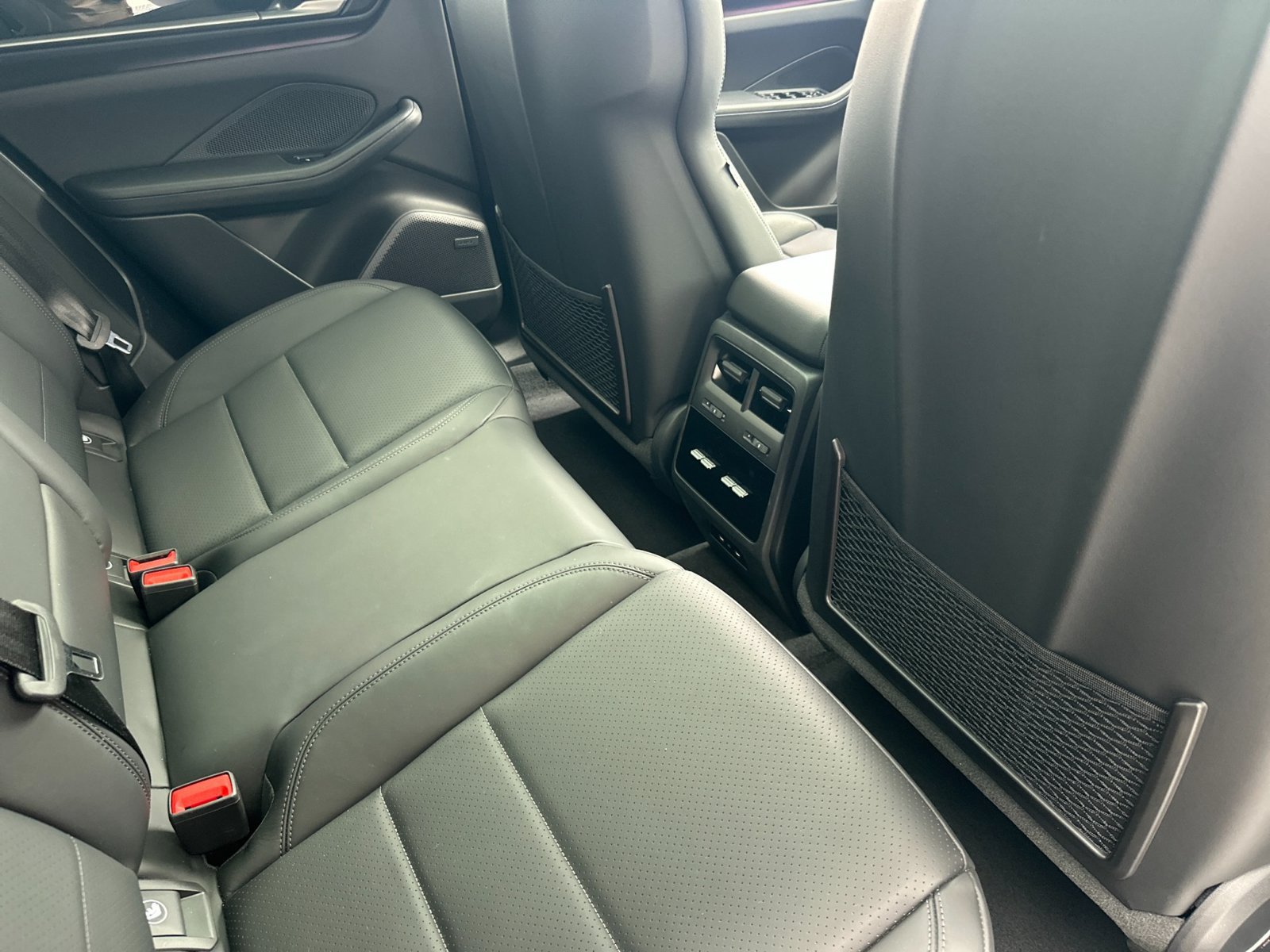 Used 2025 Porsche Macan Electric RWD image 24