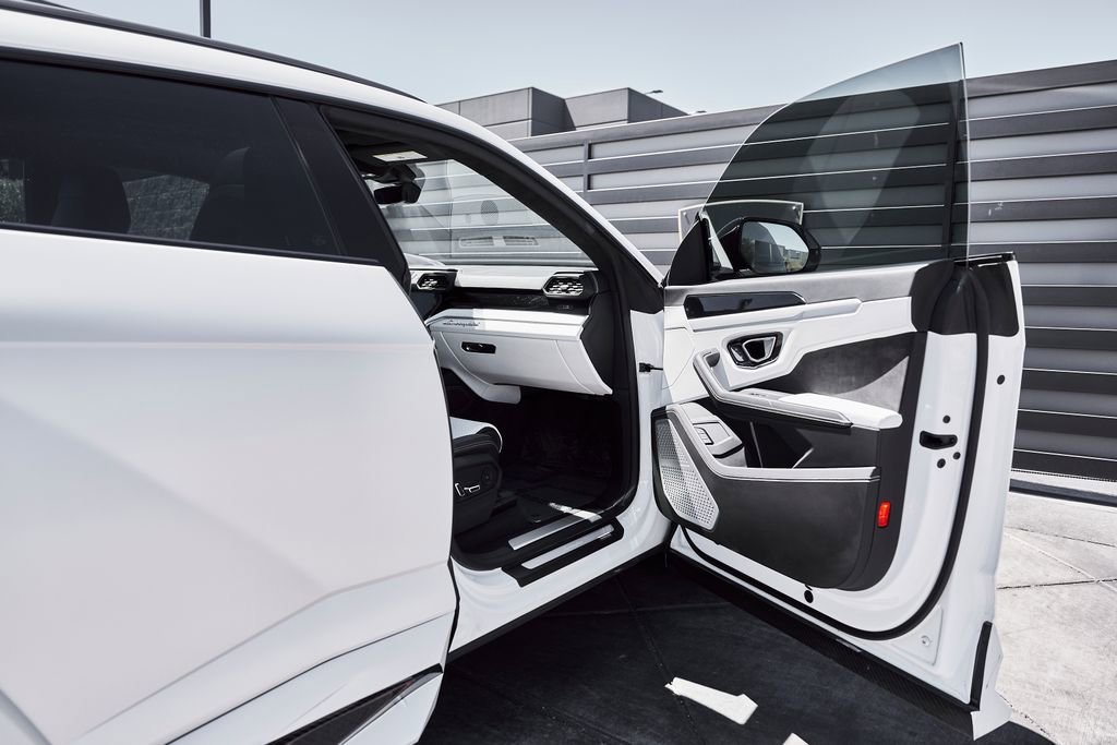 Used 2019 Lamborghini Urus AWD/4WD image 27