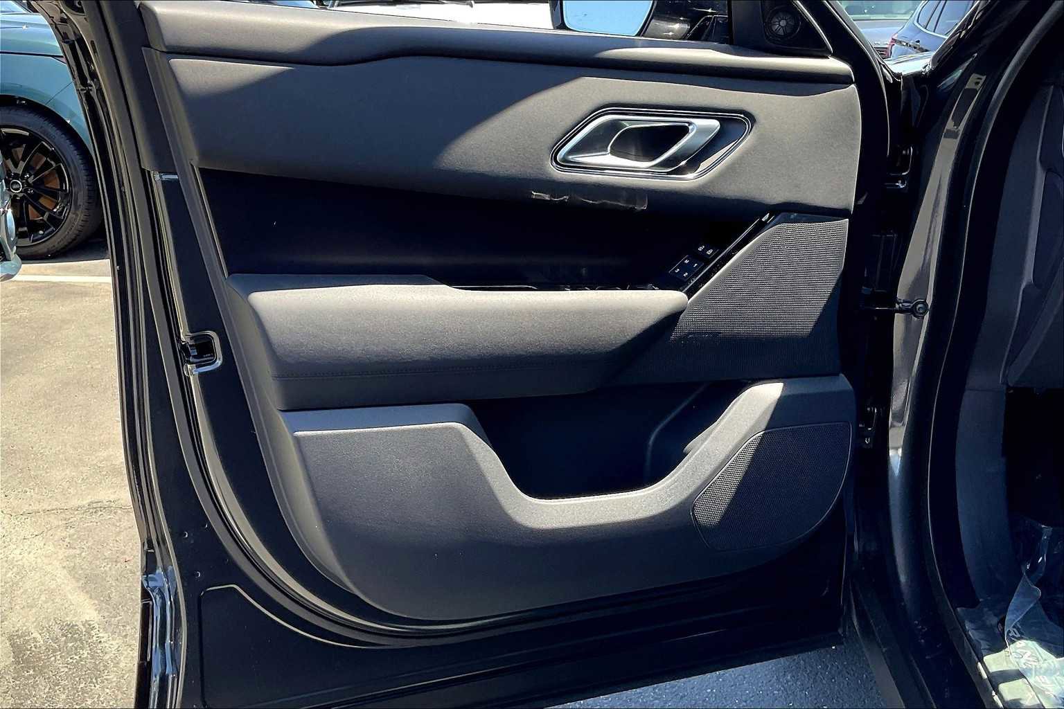 New 2026 Land Rover Range Rover Velar Dynamic SE image 21