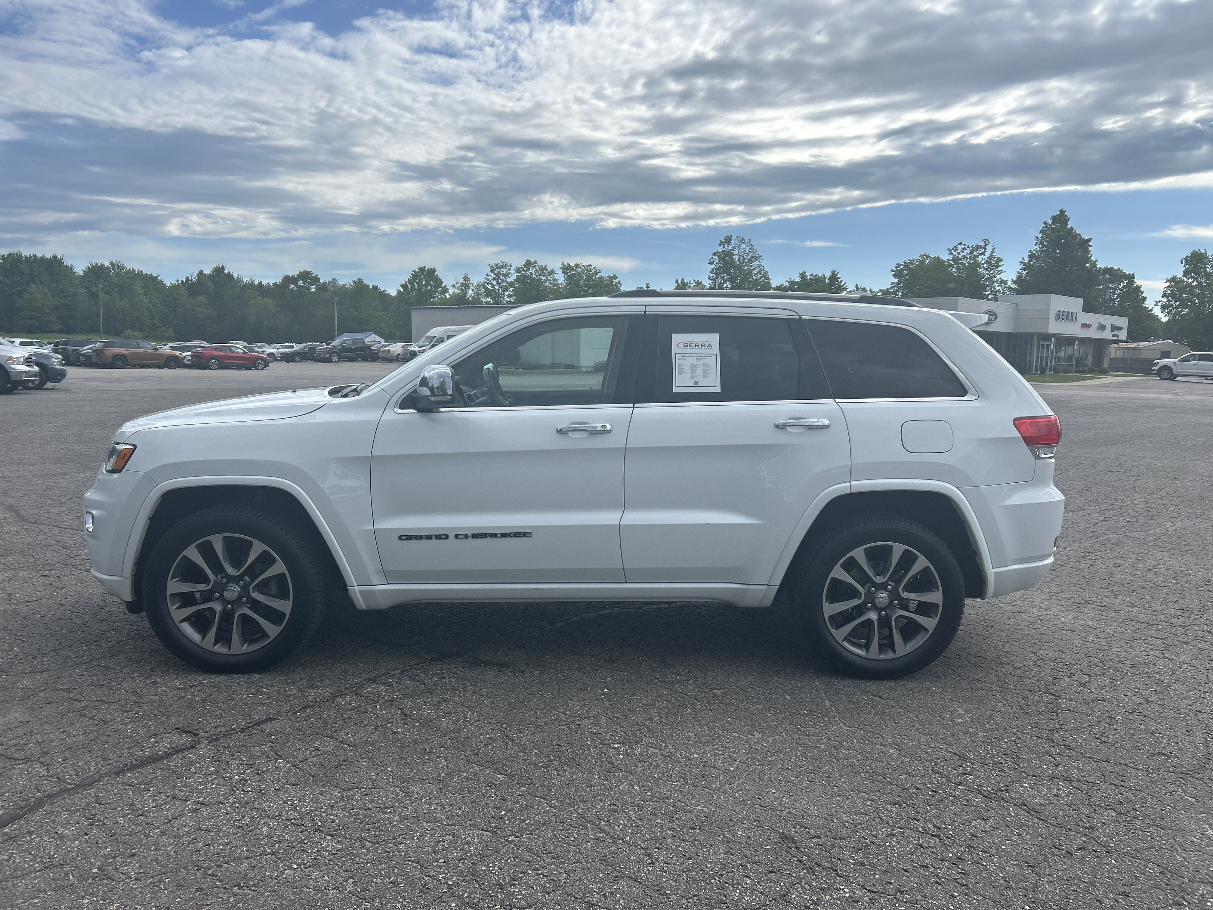 Used 2018 Jeep Grand Cherokee Overland AWD/4WD image 6