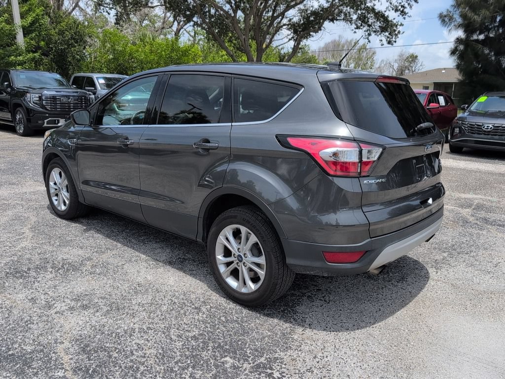 Used 2017 Ford Escape SE FWD image 5