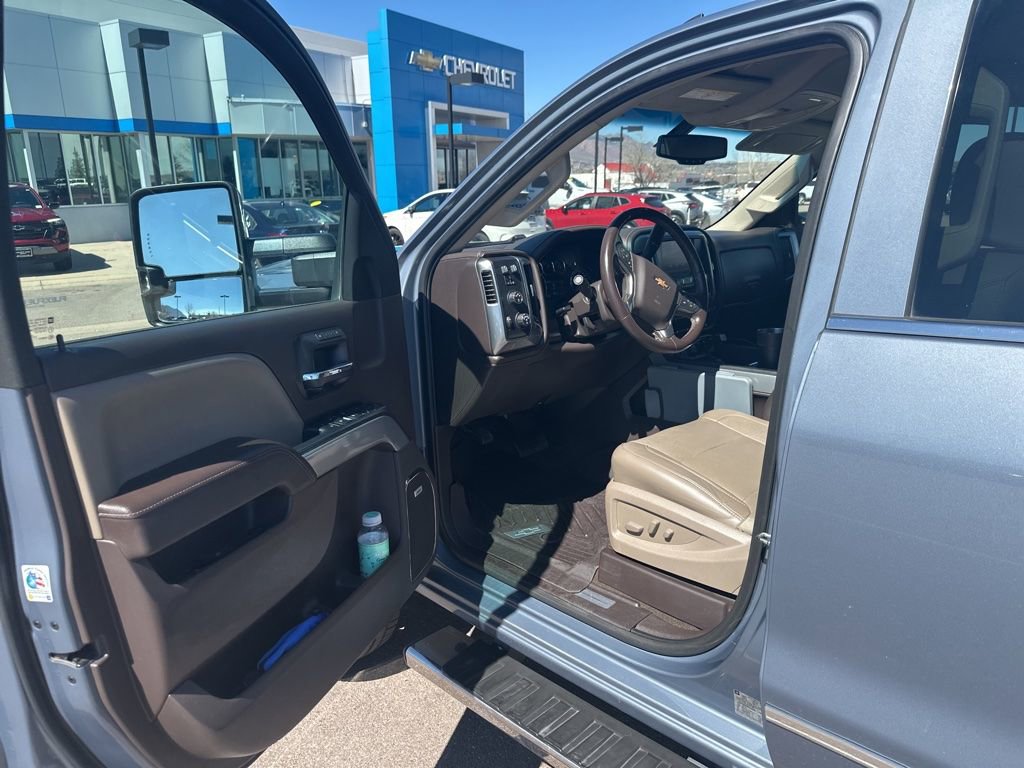 Used 2015 Chevrolet Silverado 2500 LTZ w/ LTZ Plus Package image 9