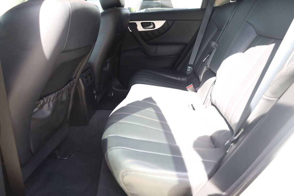 Used 2017 INFINITI QX70 AWD w/ Premium Package image 17